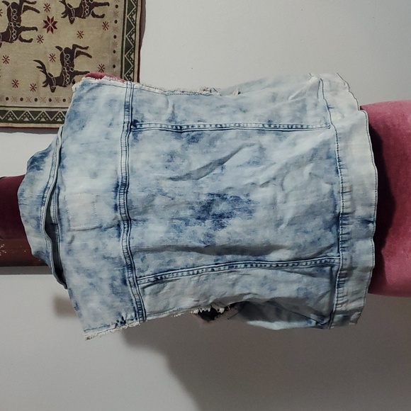 Torrid Size 2 (2X) Jean Vest Jacket Stone Wash Distressed - Picture 5 of 6